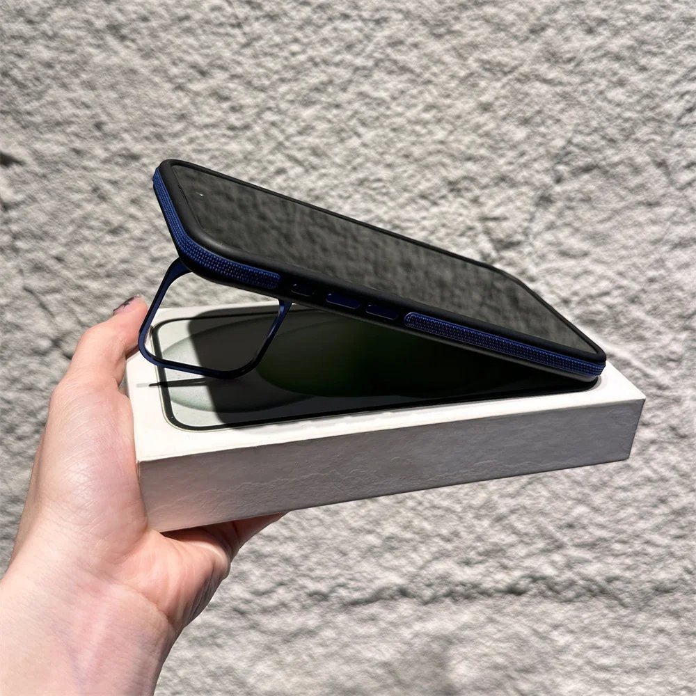 Coque Haut de gamme Magsafe dos Mat Fumé Avec Support