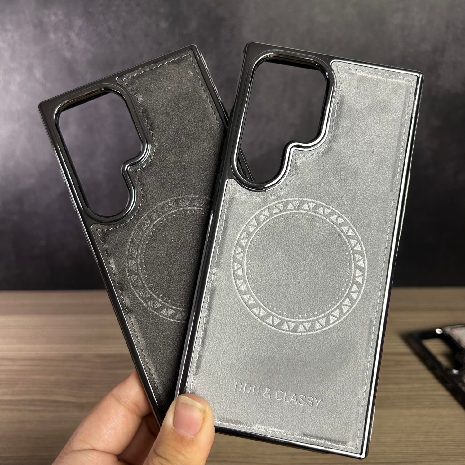 Galaxy S23 Ultra - Coque Haut de Gamme Magnétique avec Bords Chromés et Dos en Daim