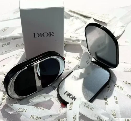 97422809-2964-42c1-a2fb-f5df176ce89e-1000x929 Accessoire 2 en 1 Miroir et Support Haut de Gamme CD DIOR