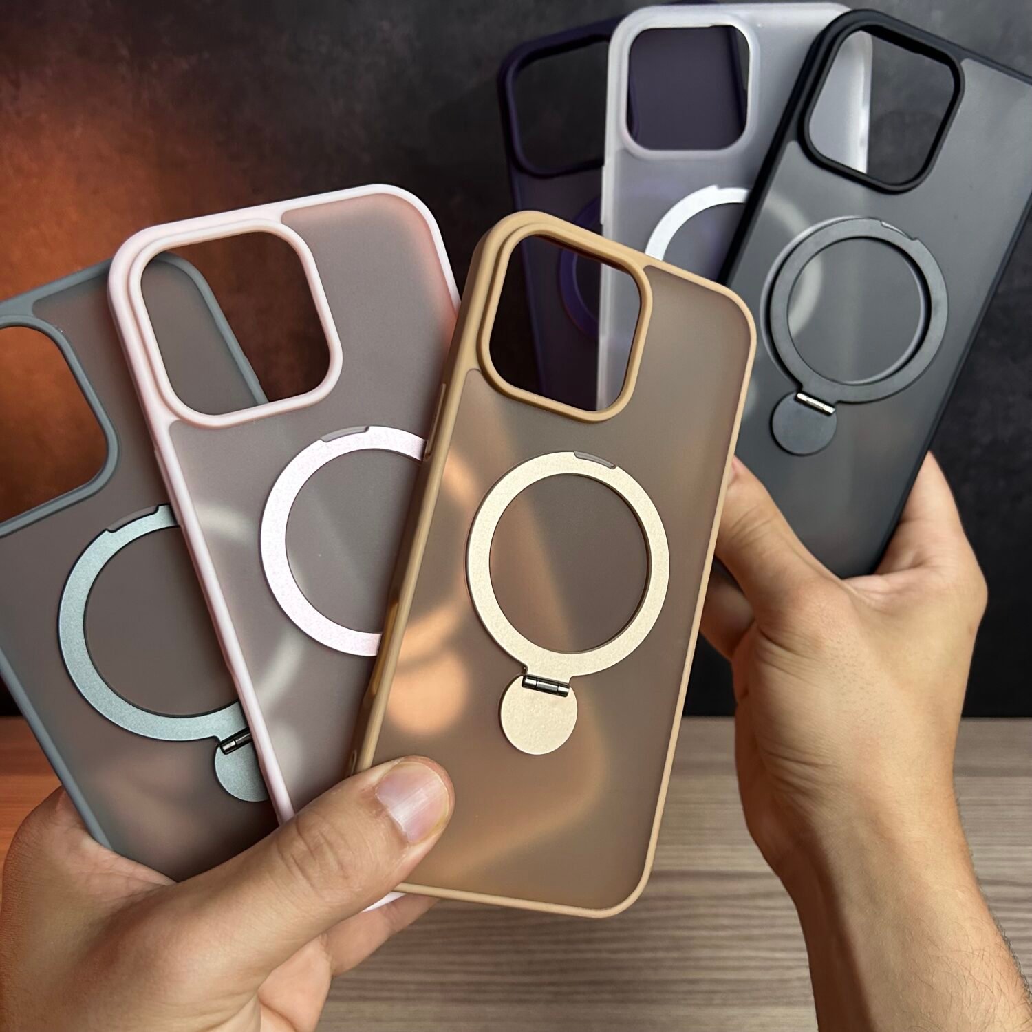 Photo 25-05-2026 3 40 13 PM iPhone 16 Pro Max - Coque Magnétique Transparente Mate avec Support Rotatif 360°