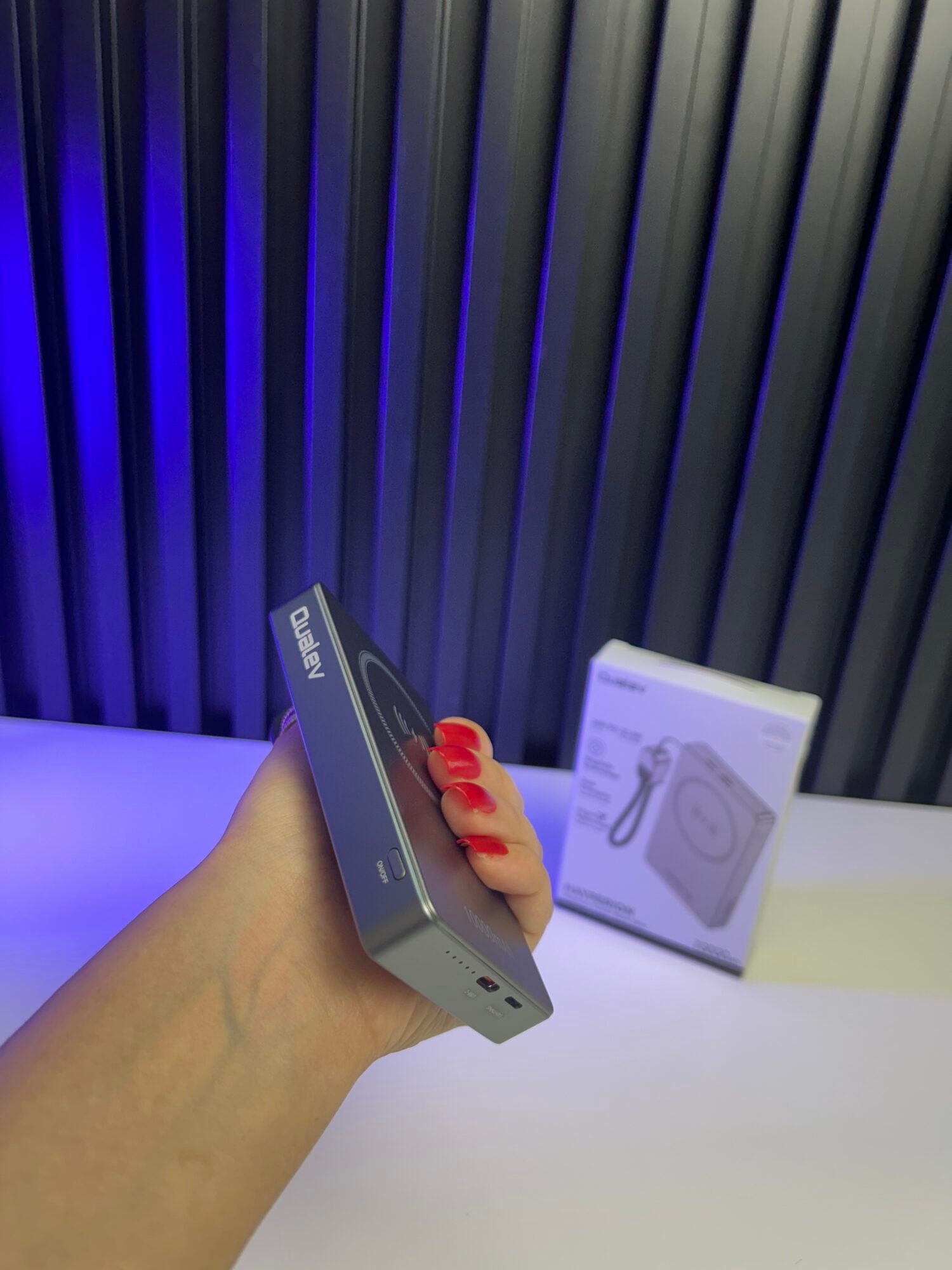 IMG_9774 PowerBank Qualev Hayperion 10000 mAh avec Recharge sans fil et Rapide