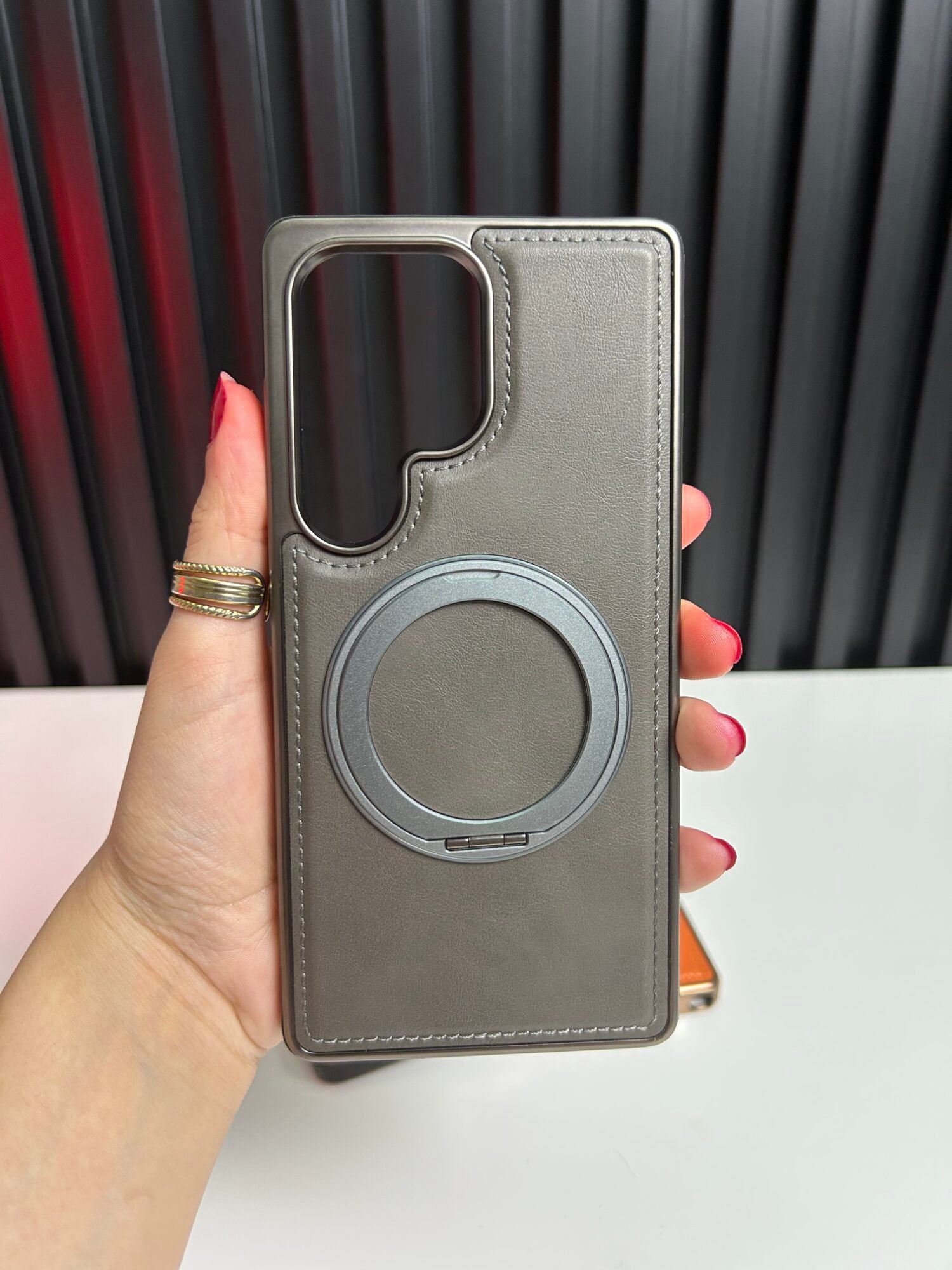 Photo 15-07-2026 11 15 53 AM Galaxy S25 Ultra - Coque Magnétique avec Support et Dos Effet Cuir